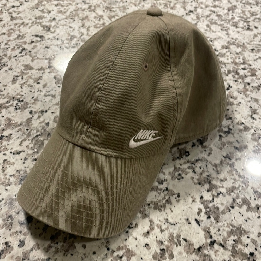 Nike Women's Heritage 86 Baseball Hat Olive Green